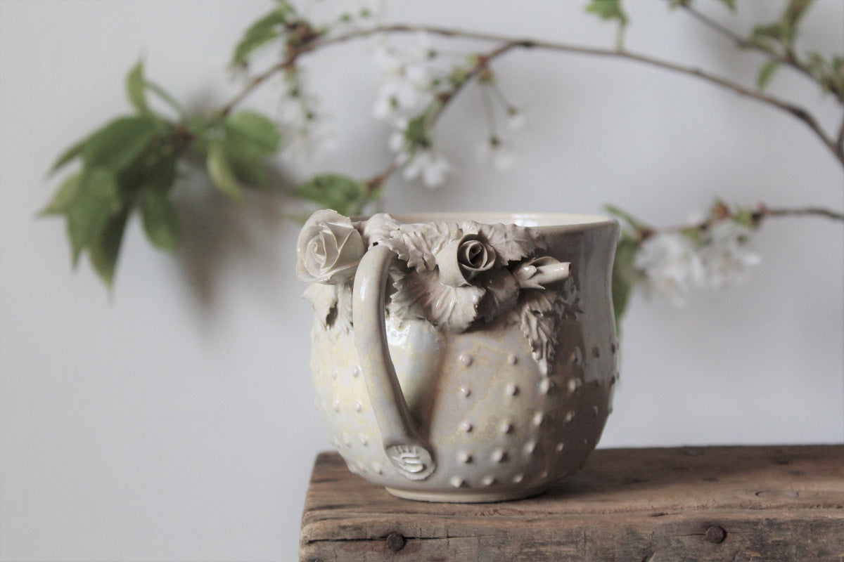 Tazza Ghirlanda Puntinato (avorio) - Tazza in gres artigianale