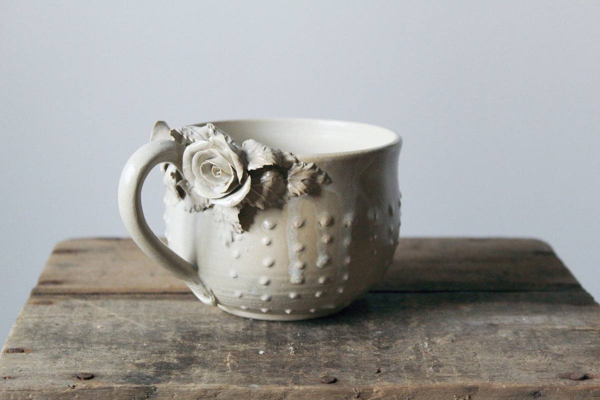 Tazza Ghirlanda Puntinato (avorio) - Tazza in gres artigianale
