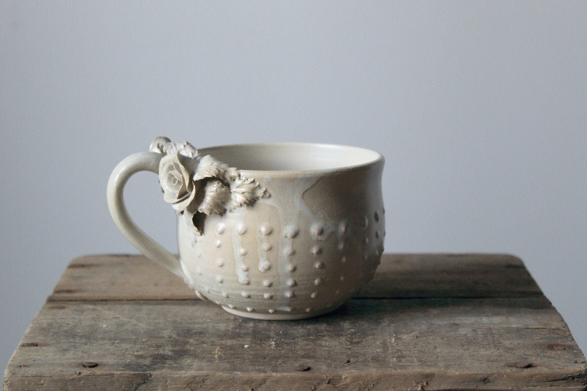 Tazza Ghirlanda Puntinato (avorio) - Tazza in gres artigianale