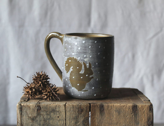 Scoiattolo nella neve - Tazza in gres scuro