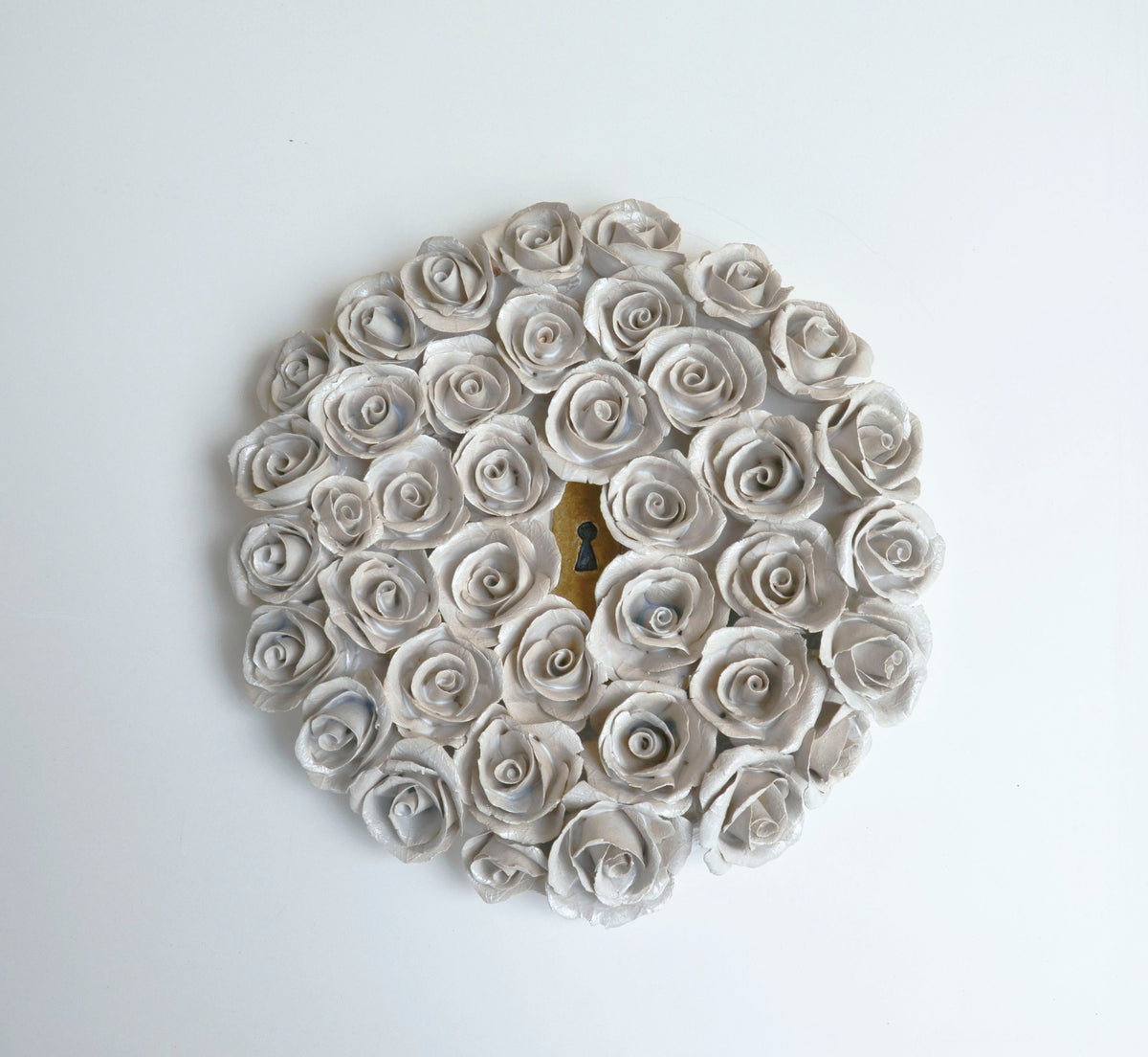 Decorazione da appendere con rose e serratura