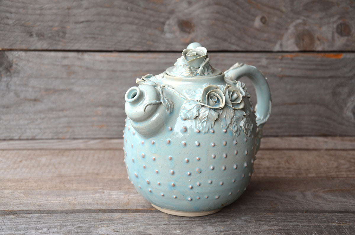 Teiera Alice in gres azzurro con rose e puntini  a rilievo
