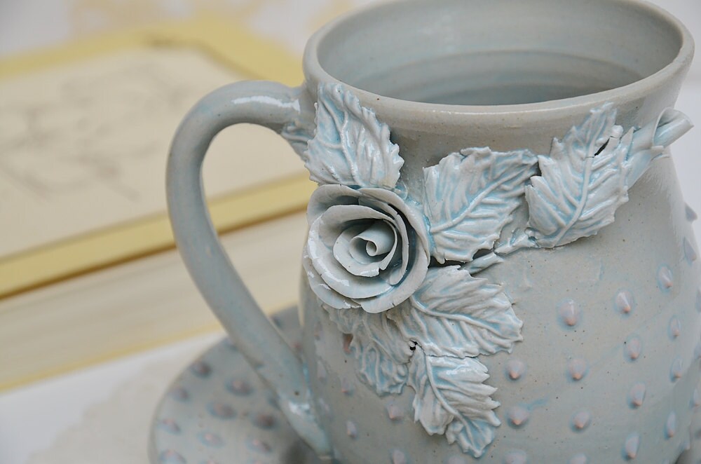 Tazza Rosa Alice Puntinato con piattino (azzurro ) - Tazza in gres fatta a mano